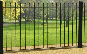 Декоративная металлическая ограда