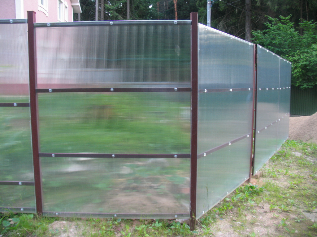 Забор из прозрачного поликарбоната
